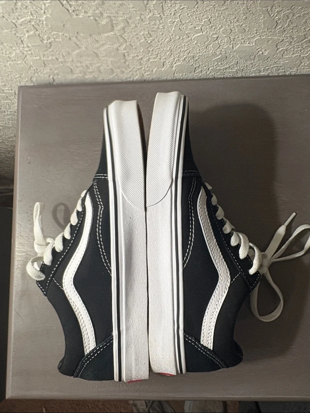 Vans Black and White Old Skool Low-Top Sneakers Wm 7.5 or Men’s 6 - Picture 7 of 10